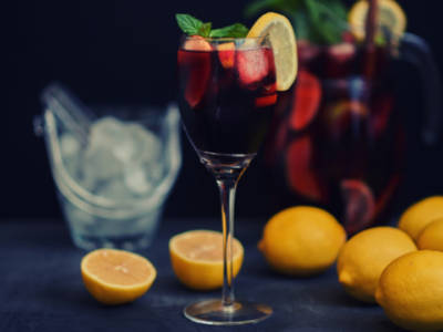 Rinfrescante e deliziosa: ecco come preparare la sangria!