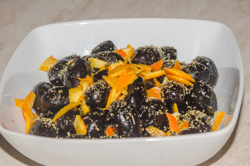 OLIVE NERE CON SCORZA D'ARANCIA