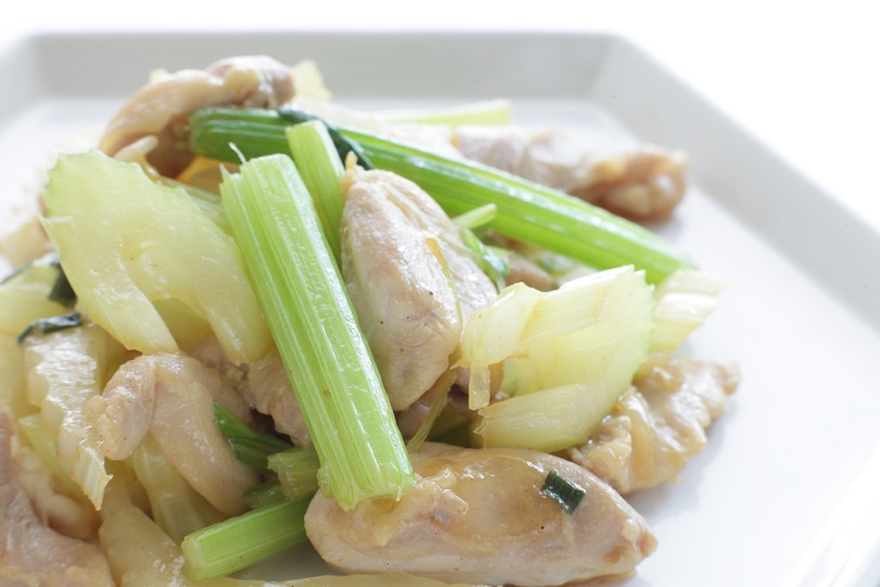 Pollo al sedano