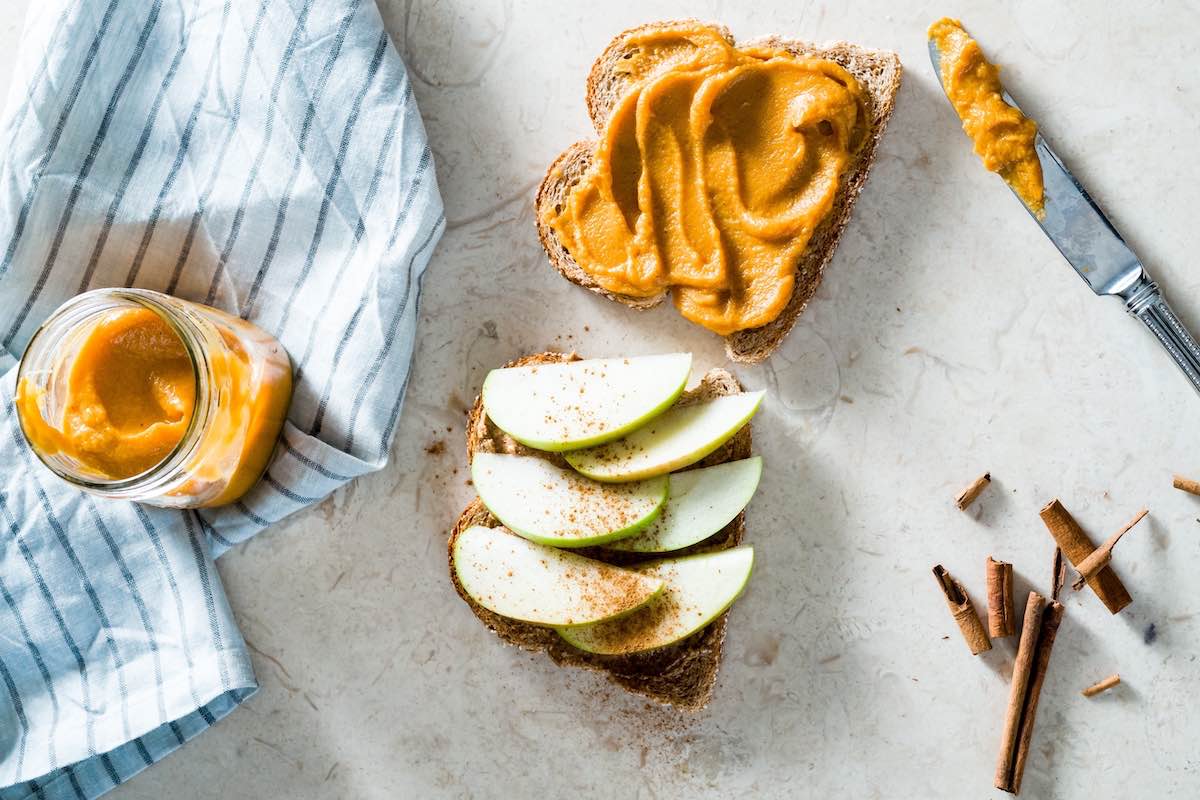 Bread with almond butter and fruit