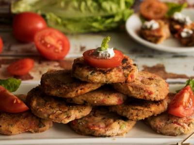 Frittelle di pomodorini: perfette come antipasto o secondo piatto