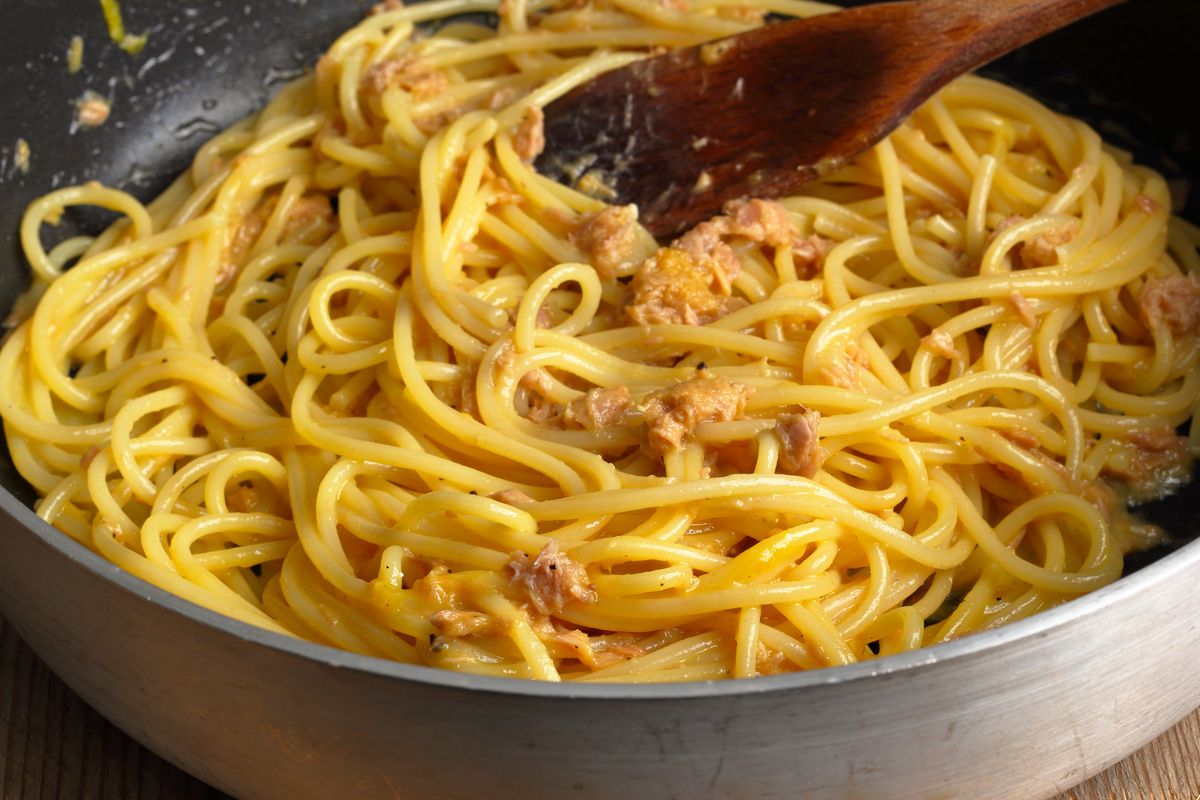 spaghetti alla carbonara di tonno