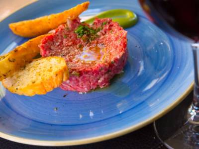 Tartare di vitello: la ricetta per un antipasto delizioso!