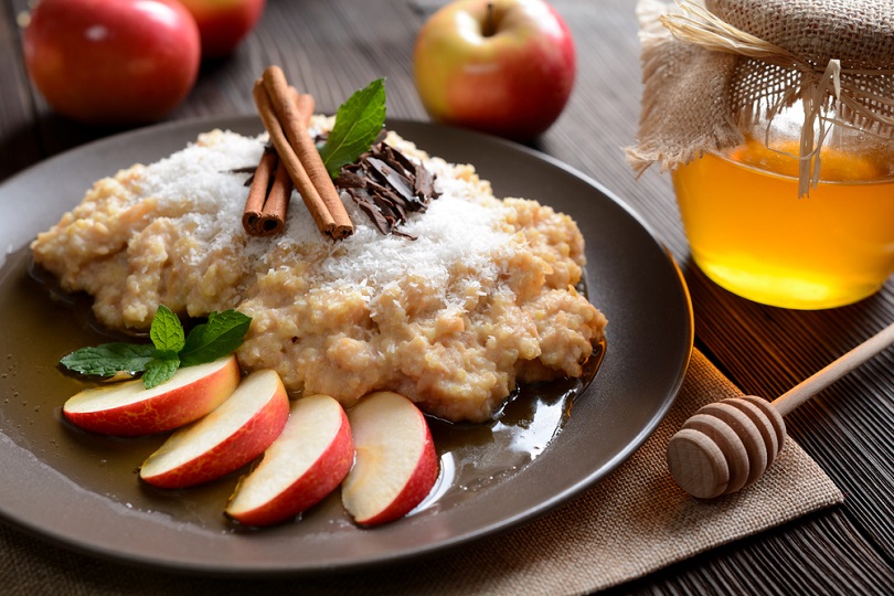 Porridge di riso e cannella