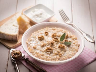 Risotto gorgonzola e noci: la ricetta del primo piatto