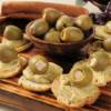 Crostini con hummus