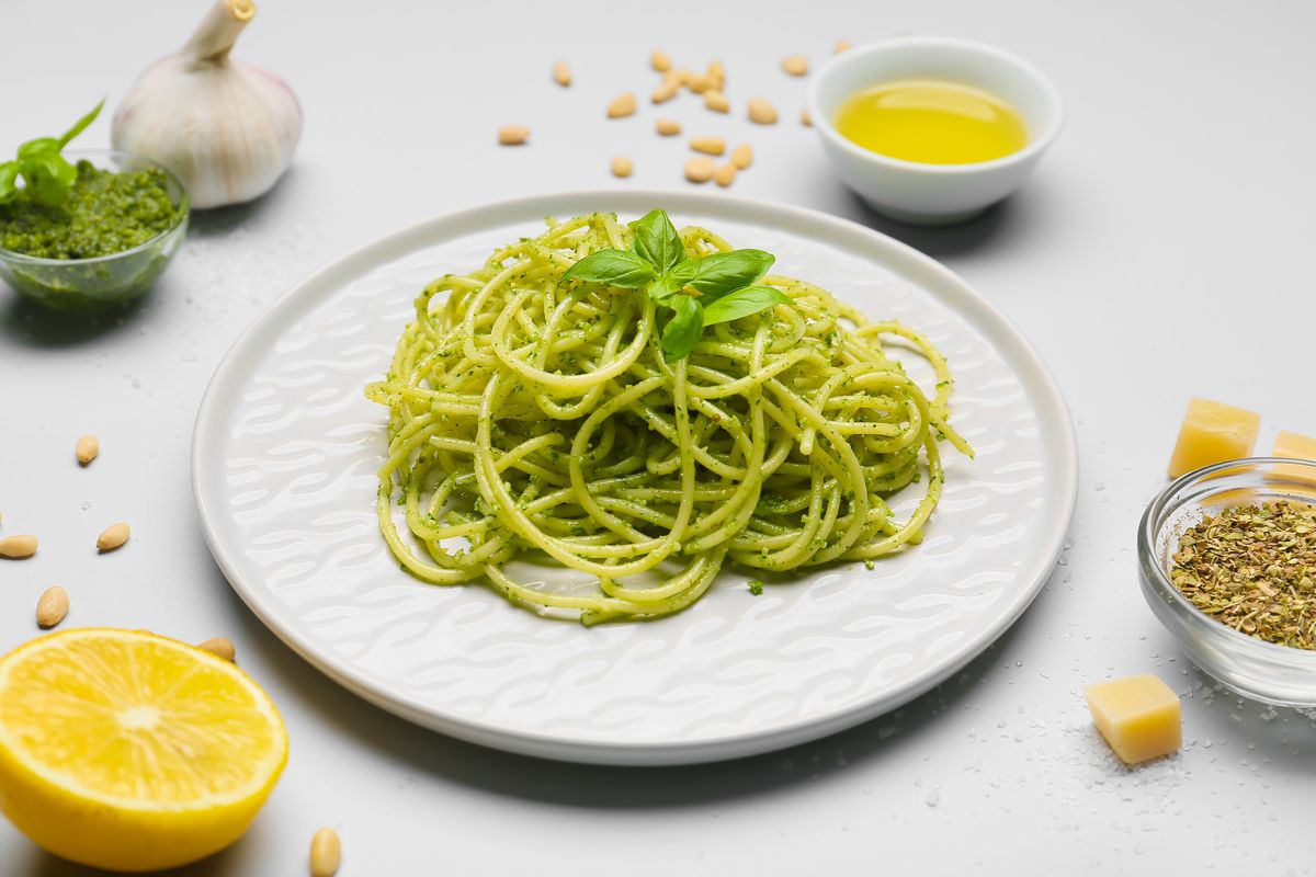 Pasta with lemon pesto