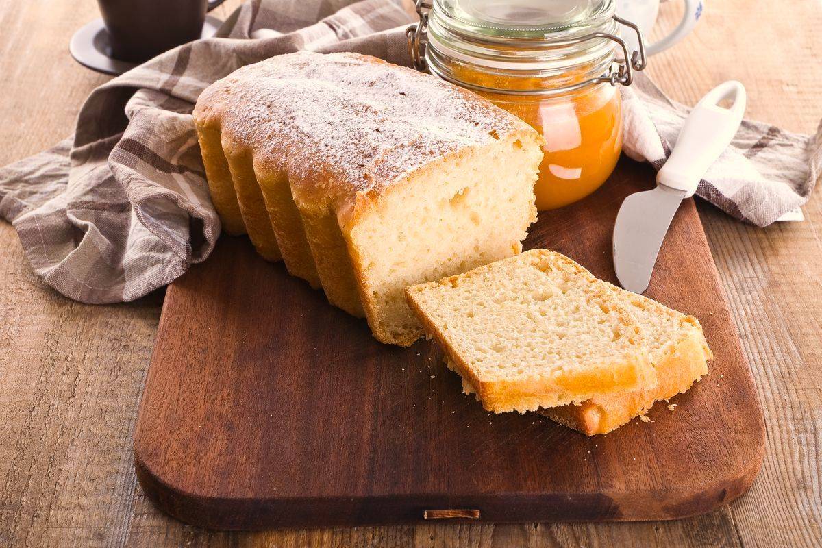 Plumcake with corn flour