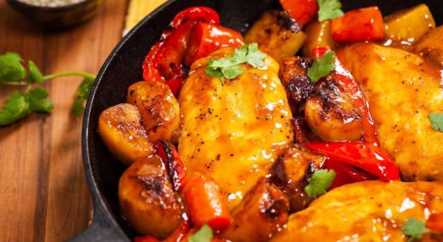 Pollo con peperoni, un secondo piatto ricco e saporito
