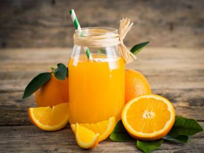 Come ottenere più succo da arance e limoni senza buttare via niente