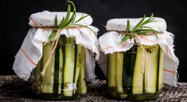 Zucchine sott&#8217;olio: la ricetta perfetta per conservarle