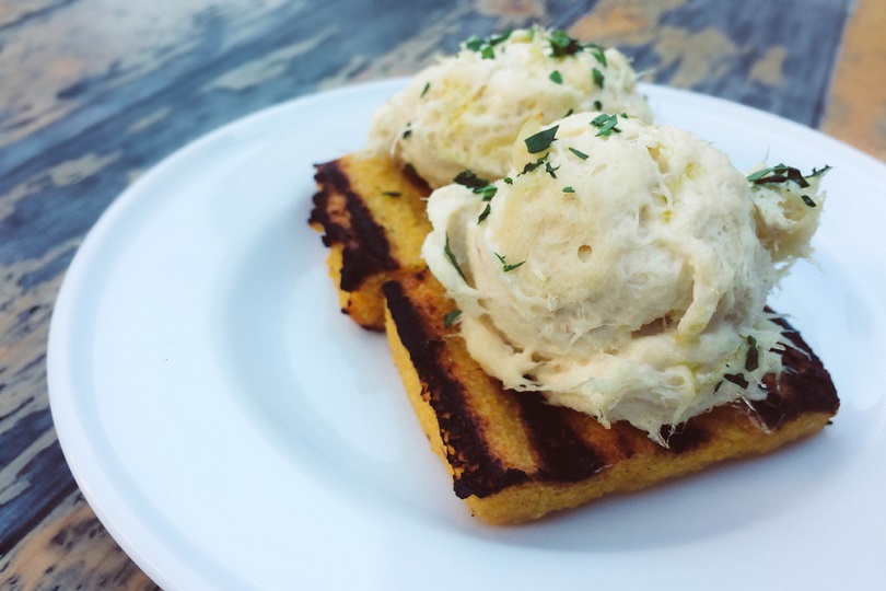 Crostini di polenta e baccalà