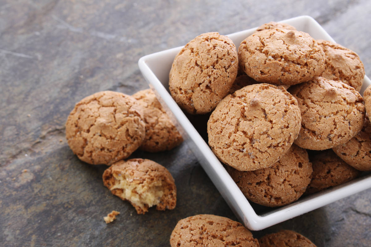 Almond biscuits