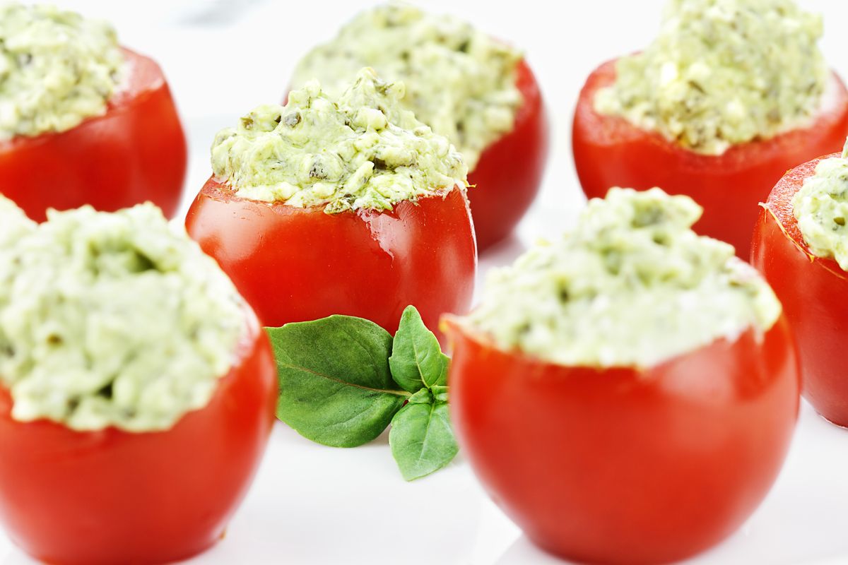 Stuffed tomatoes with avocado