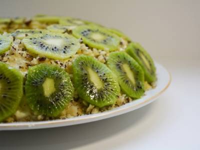 Bavarese ai kiwi: come preparare un goloso dolce con frutta fresca!