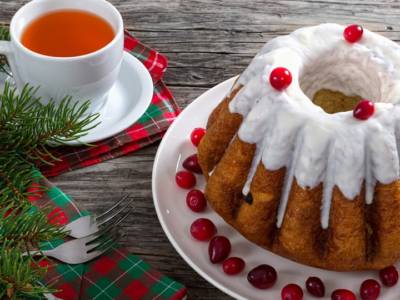 Pandoro con glassa bianca: il dolce perfetto per le feste!