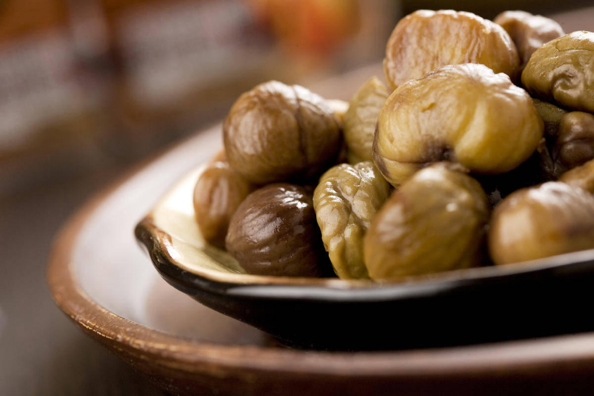 Boiled chestnuts without peel