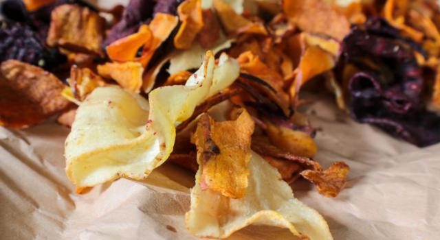Deliziose chips di verdure al forno: light ma golose