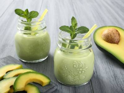 Frullato di avocado e mele: uno snack sano e nutriente