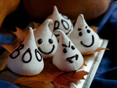 Meringhe… o fantasmini? La ricetta di Halloween preferita da tutti i bambini!
