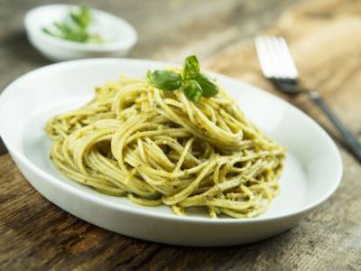 Primo piatto di pasta al pesto di cicoria: ecco come si prepara!