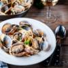 Basta sabbia sotto ai denti! Ecco come pulire le vongole e spurgarle alla perfezione