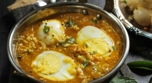 Uova sode al curry: un piatto dal sapore inconfondibile!