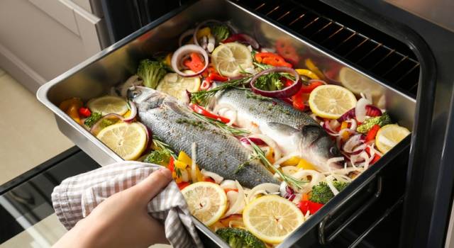 Pesce al forno con peperoni: la ricetta del buonissimo secondo di pesce!