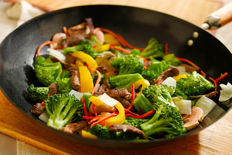 Spezzatino con broccoli e funghi