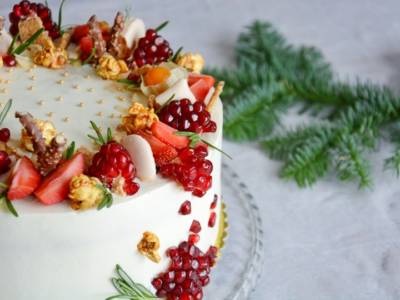 Buonissimo dolce al cioccolato bianco e frutti rossi: una torta di grande effetto!