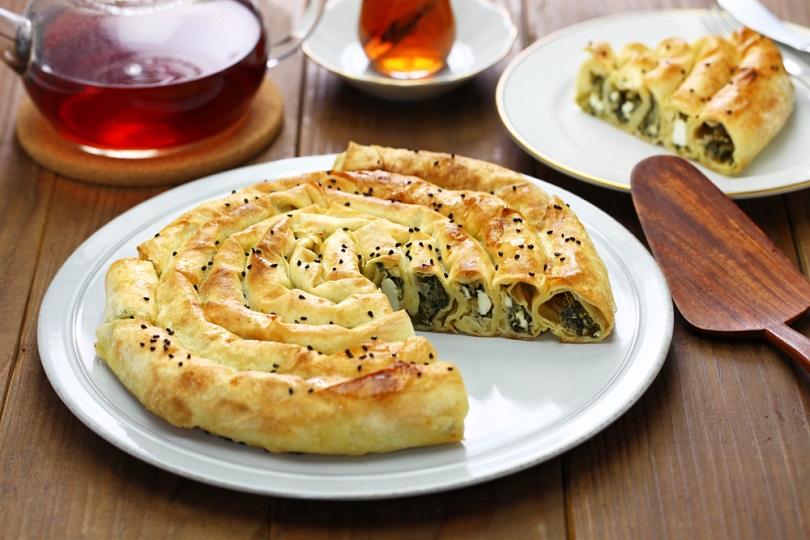 Torta salata con cicoria e scamorza