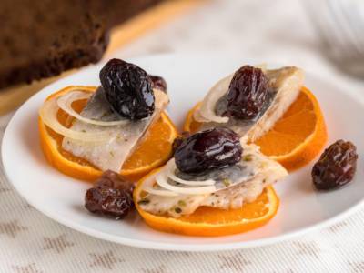 Filetti di aringa all’arancia: ricetta finger food semplice e golosa!