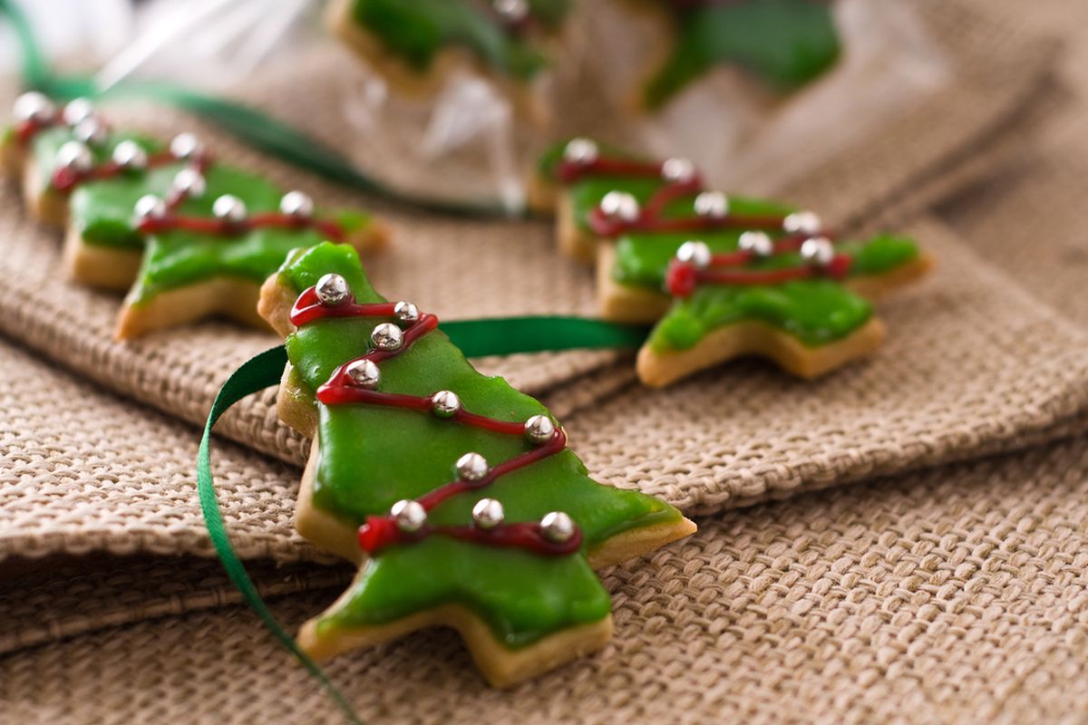 Biscotti Di Natale Glassati.Biscotti Di Natale Con Glassa La Ricetta Dei Dolcetti Natalizi