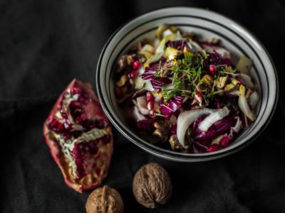 Insalata di radicchio rosso tardivo con noci e melograno: ecco come si prepara!