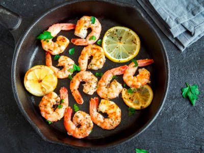 Prepariamo un buon secondo di pesce: le mazzancolle in padella