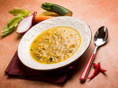 La minestra di farro (e patate) è un ottimo comfort food!