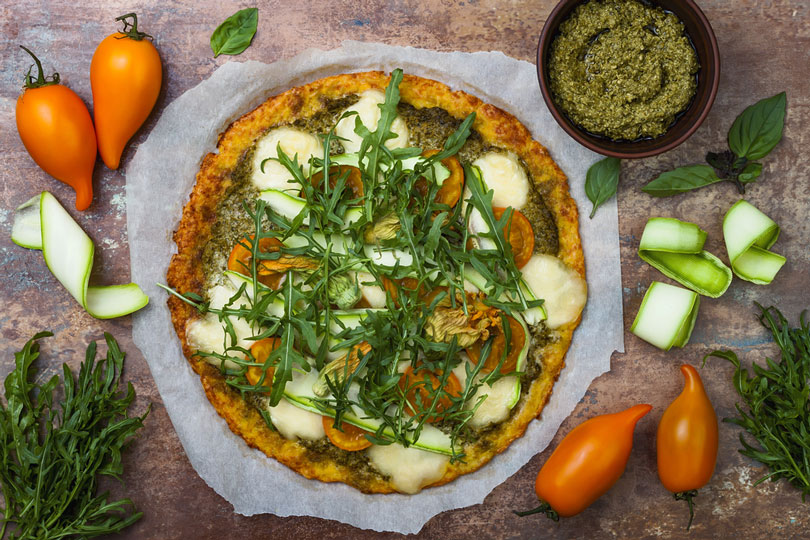 pizza di cavolfiore con verdure