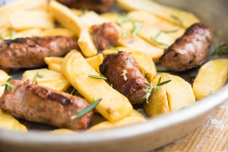 Come Fare Salsiccia E Patate Sia Al Forno Che In Padella