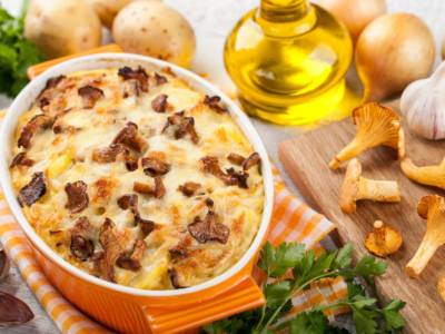 Se amate gli sformati fatti in casa, impazzirete per questa ricetta con funghi e patate!