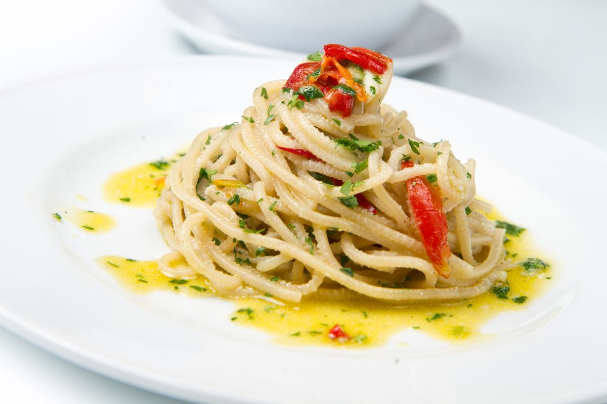 Spaghetti with garlic, oil and hot peppers