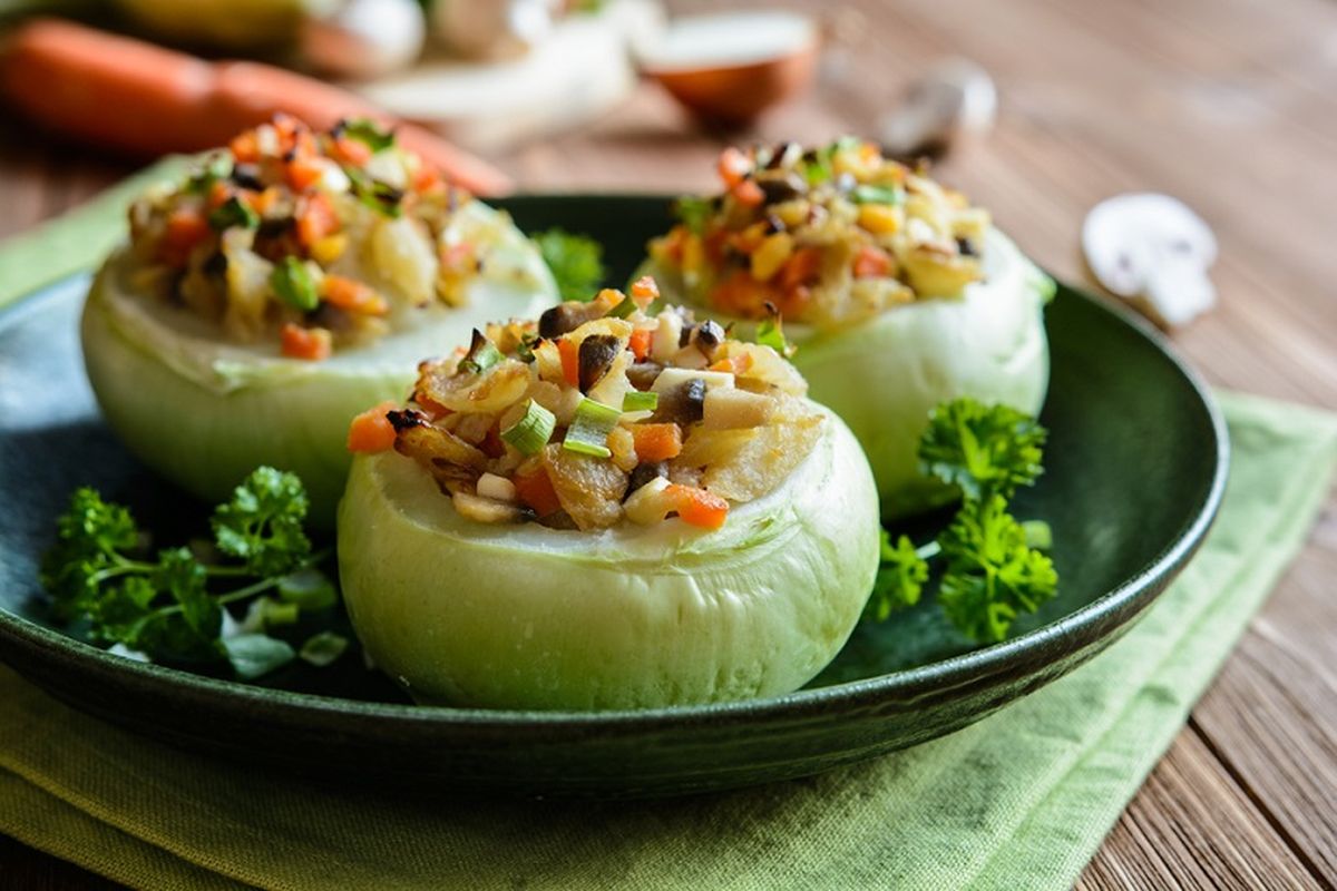 Onions stuffed with vegetables