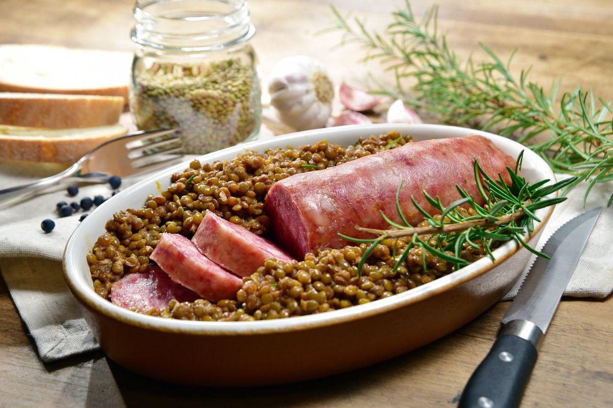 Pork sausage with lentils