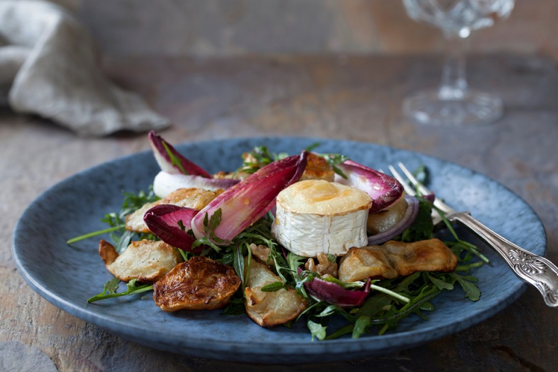 Insalata con carciofi e formaggio