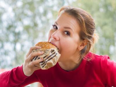 “Ho mangiato troppo!”: i rimedi per digerire in fretta