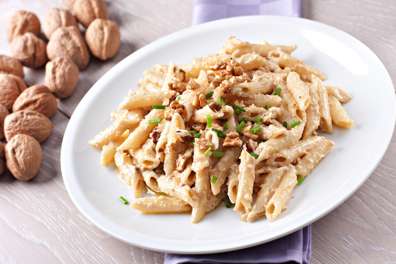Pasta con funghi e noci