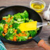 Broccoli e carote in padella: un contorno semplice