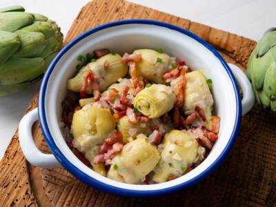 Saporiti carciofi e pancetta: un contorno facile da preparare!