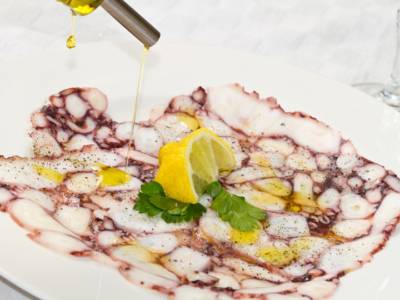 Carpaccio di polpo: ecco come preparare un saporito antipasto