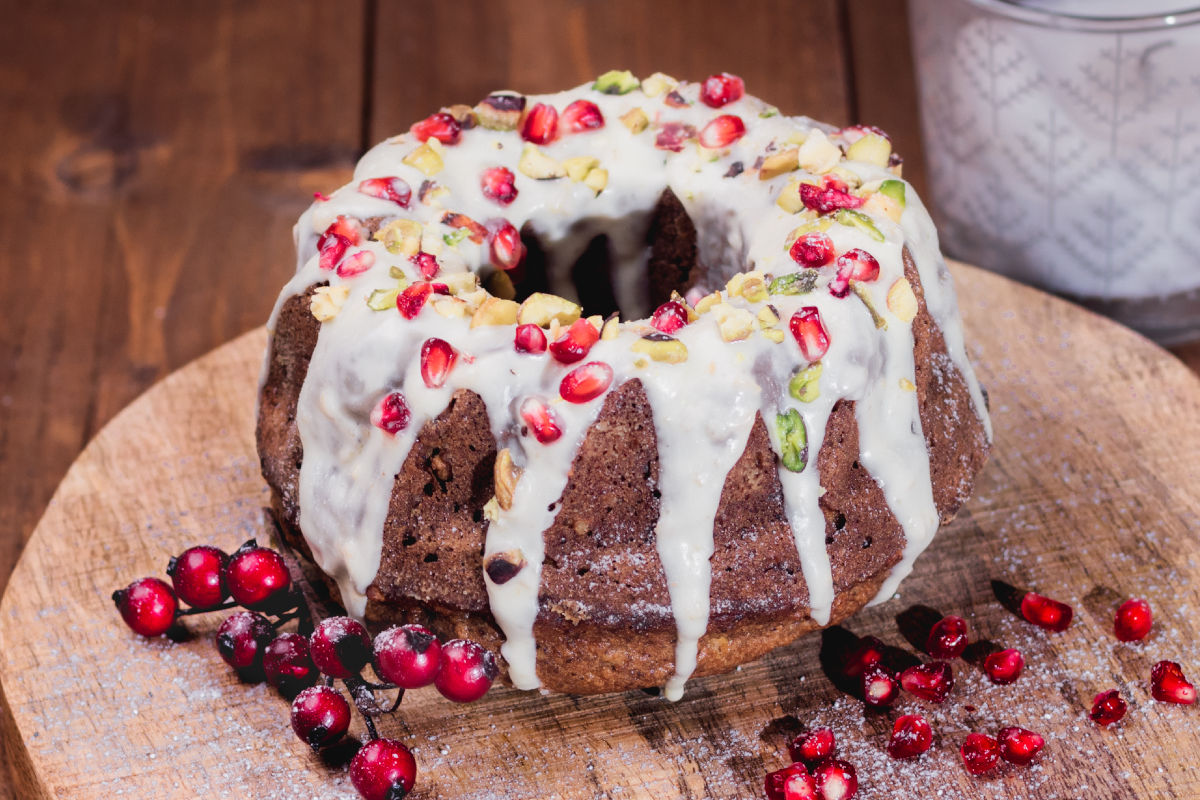 Ciambellone glassato con melograno