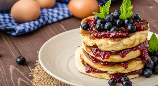 Ottimi per una colazione leggera, vediamo come preparare i pancake senza burro